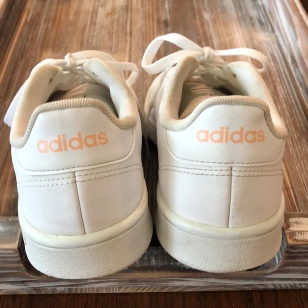 Adidas Womens Advantage Base White.  GUC